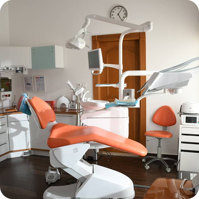 オレンジ色の診療台